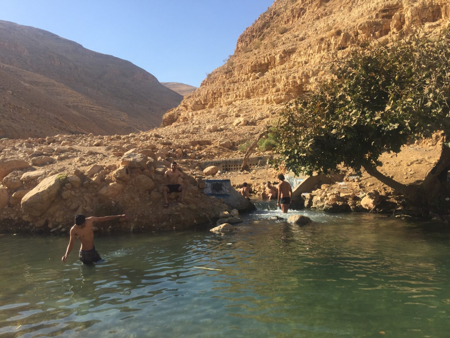 כל סט שינויים Searching for a Safe Place in the West Bank for a Family Hike